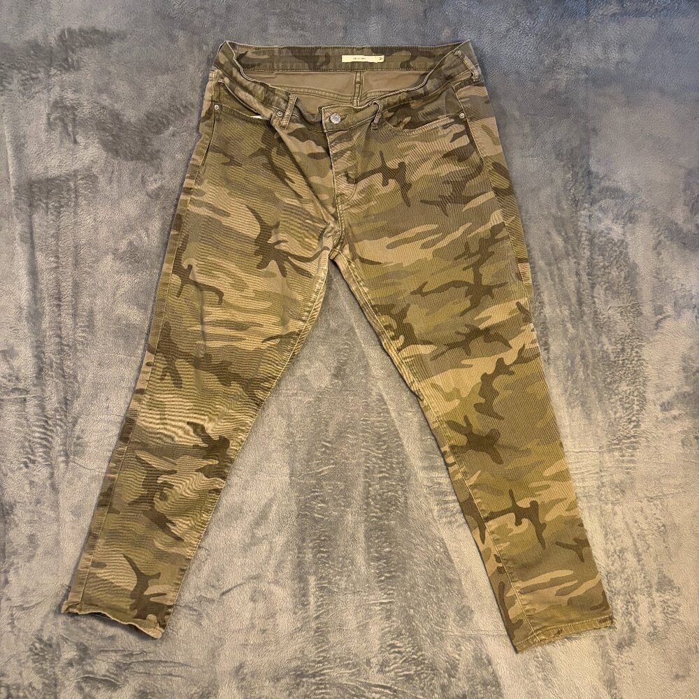 Share Levi’s 711 Skinny Jeans Women’s 31 (act 31.5W x 26L)Green Camo Stretch Den